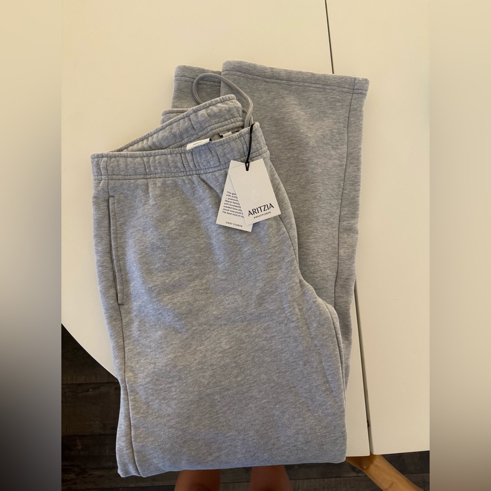 NWT Aritzia Cozy Fleece Mega Straight Sweatpants